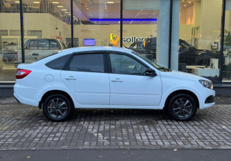 Подержанный автомобиль LADA (ВАЗ) Granta Liftback 2023 года (4 фото)