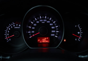 Подержанный автомобиль Kia Rio Hatchback 2015 года (12 фото)