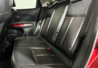 Подержанный автомобиль Nissan Juke 2011 года (10 фото)