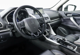 Подержанный автомобиль Mitsubishi Eclipse Cross 2018 года (8 фото)