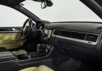 Подержанный автомобиль Volkswagen Touareg 2014 года (13 фото)