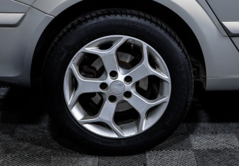 Подержанный автомобиль Opel Astra Wagon 2007 года (15 фото)