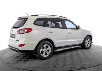 Подержанный автомобиль Hyundai Santa Fe 2012 года (5 фото)