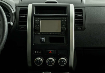 Подержанный автомобиль Nissan X-Trail 2013 года (8 фото)