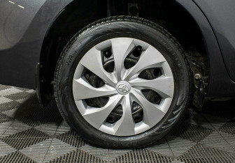 Подержанный автомобиль Toyota Corolla Sedan 2013 года (8 фото)