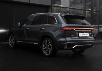 Подержанный автомобиль Geely Monjaro 2023 года (7 фото)