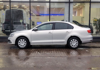 Подержанный автомобиль Volkswagen Jetta Sedan 2015 года (5 фото)