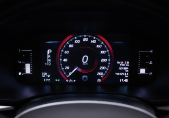 Подержанный автомобиль Volvo XC60 2018 года (12 фото)