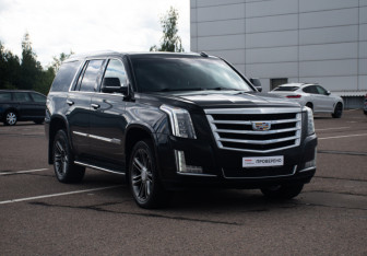 Подержанный автомобиль Cadillac Escalade Suv 2016 года (3 фото)