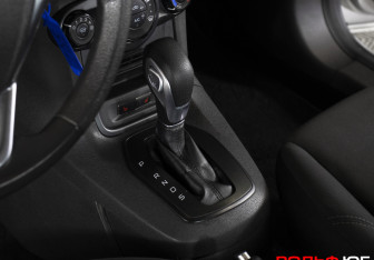 Подержанный автомобиль Ford Fiesta Sedan 2015 года (15 фото)