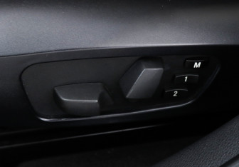 Подержанный автомобиль BMW X1 2009 года (19 фото)