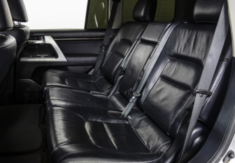 Подержанный автомобиль Toyota Land Cruiser Suv 2013 года (14 фото)