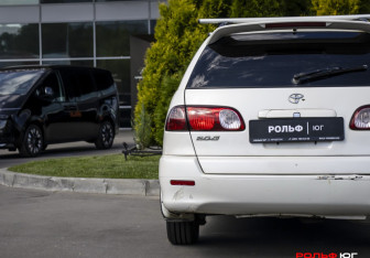 Подержанный автомобиль Toyota Caldina 2002 года (20 фото)