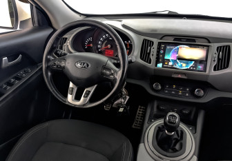 Подержанный автомобиль Kia Sportage 2015 года (25 фото)
