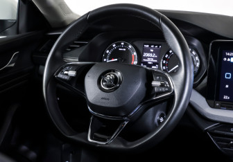 Подержанный автомобиль Skoda Octavia Liftback 2022 года (15 фото)