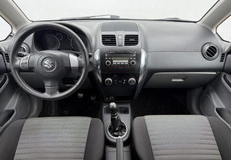 Подержанный автомобиль Suzuki SX4 Hatchback 2012 года (12 фото)
