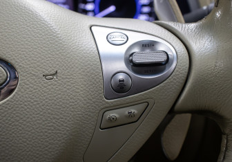 Подержанный автомобиль Infiniti FX 2012 года (24 фото)