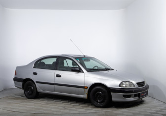 Подержанный автомобиль Toyota Avensis Sedan 1999 года (3 фото)