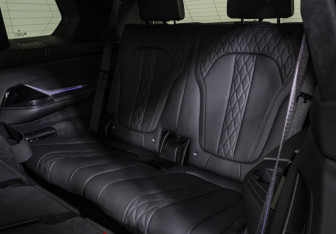 Подержанный автомобиль BMW X7 2022 года (16 фото)