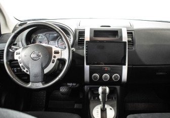 Подержанный автомобиль Nissan X-Trail 2014 года (11 фото)