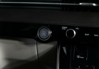 Подержанный автомобиль Kia Carnival 2022 года (11 фото)