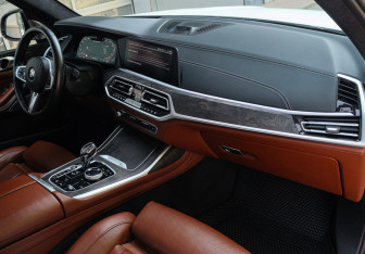 Подержанный автомобиль BMW X7 2020 года (7 фото)