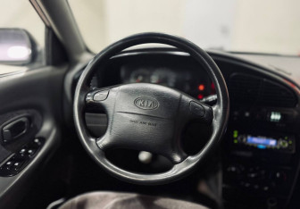 Подержанный автомобиль Kia Spectra Sedan 2006 года (11 фото)