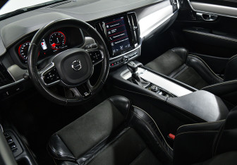 Подержанный автомобиль Volvo S90 2018 года (7 фото)