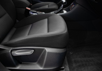 Подержанный автомобиль Audi Q3 2015 года (26 фото)