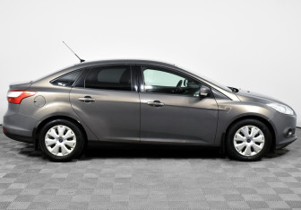 Подержанный автомобиль Ford Focus Sedan 2013 года (4 фото)