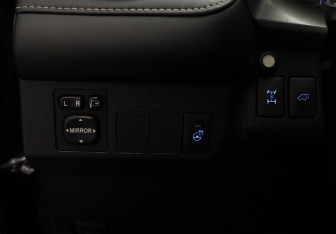 Подержанный автомобиль Toyota RAV4 2018 года (19 фото)
