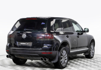 Подержанный автомобиль Volkswagen Touareg 2002 года (4 фото)