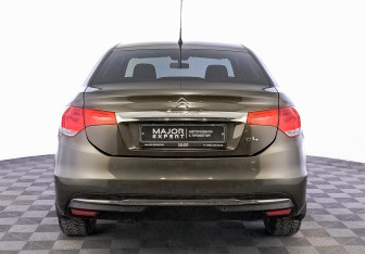 Подержанный автомобиль Citroen C4 Sedan 2016 года (6 фото)