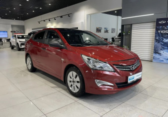 Подержанный автомобиль Hyundai Solaris Sedan 2015 года (3 фото)