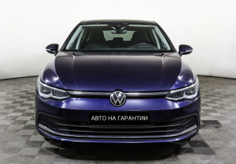 Подержанный автомобиль Volkswagen Golf Hatchback 2021 года (2 фото)