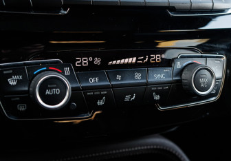 Подержанный автомобиль BMW X1 2019 года (12 фото)