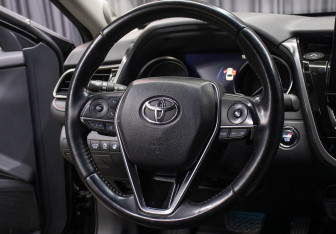 Подержанный автомобиль Toyota Camry Sedan 2021 года (17 фото)