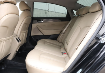 Подержанный автомобиль Hyundai Sonata 2017 года (10 фото)