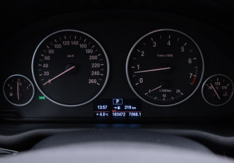 Подержанный автомобиль BMW X3 2014 года (12 фото)