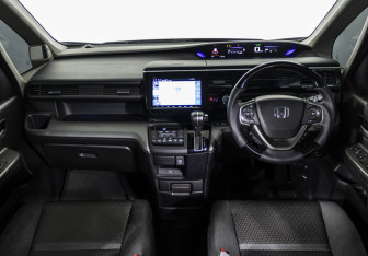 Подержанный автомобиль Honda Stepwgn 2021 года (14 фото)