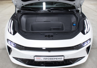 Подержанный автомобиль Zeekr 001 2024 года (9 фото)