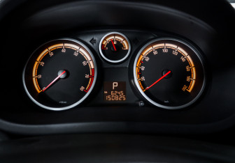 Подержанный автомобиль Opel Corsa 2008 года (11 фото)