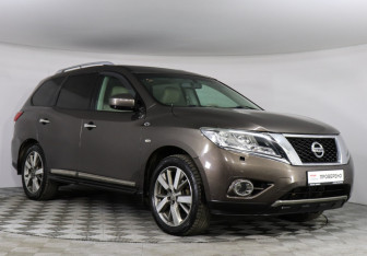 Подержанный автомобиль Nissan Pathfinder 2014 года (2 фото)