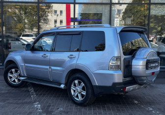 Подержанный автомобиль Mitsubishi Pajero 2008 года (6 фото)