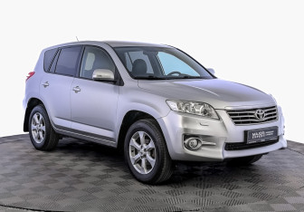 Подержанный автомобиль Toyota RAV4 2012 года (3 фото)