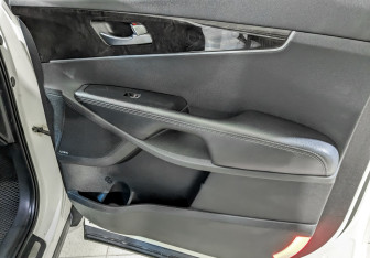 Подержанный автомобиль Kia Sorento 2017 года (25 фото)