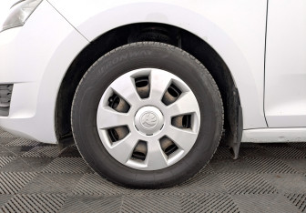 Подержанный автомобиль Skoda Rapid Liftback 2017 года (18 фото)