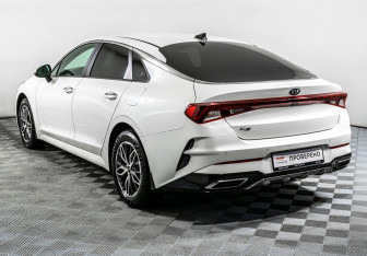 Подержанный автомобиль Kia K5 2021 года (7 фото)