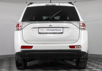 Подержанный автомобиль Mitsubishi Outlander 2013 года (6 фото)