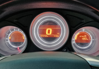 Подержанный автомобиль Citroen C4 Hatchback 2014 года (16 фото)